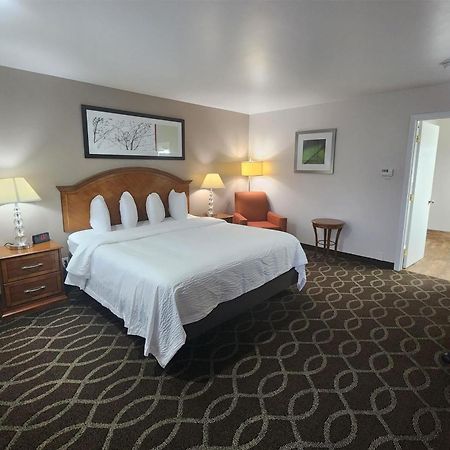 Ramada Bayside Inn & Suites Юрика Екстер'єр фото