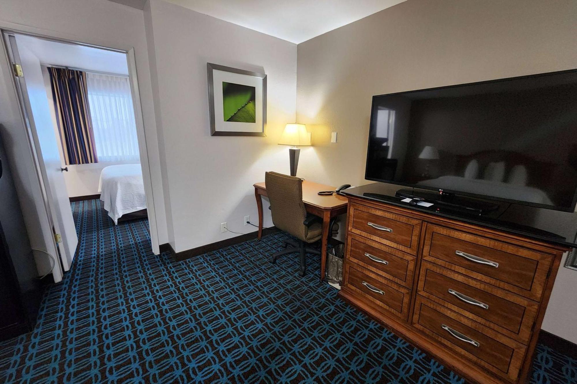 Ramada Bayside Inn & Suites Юрика Екстер'єр фото