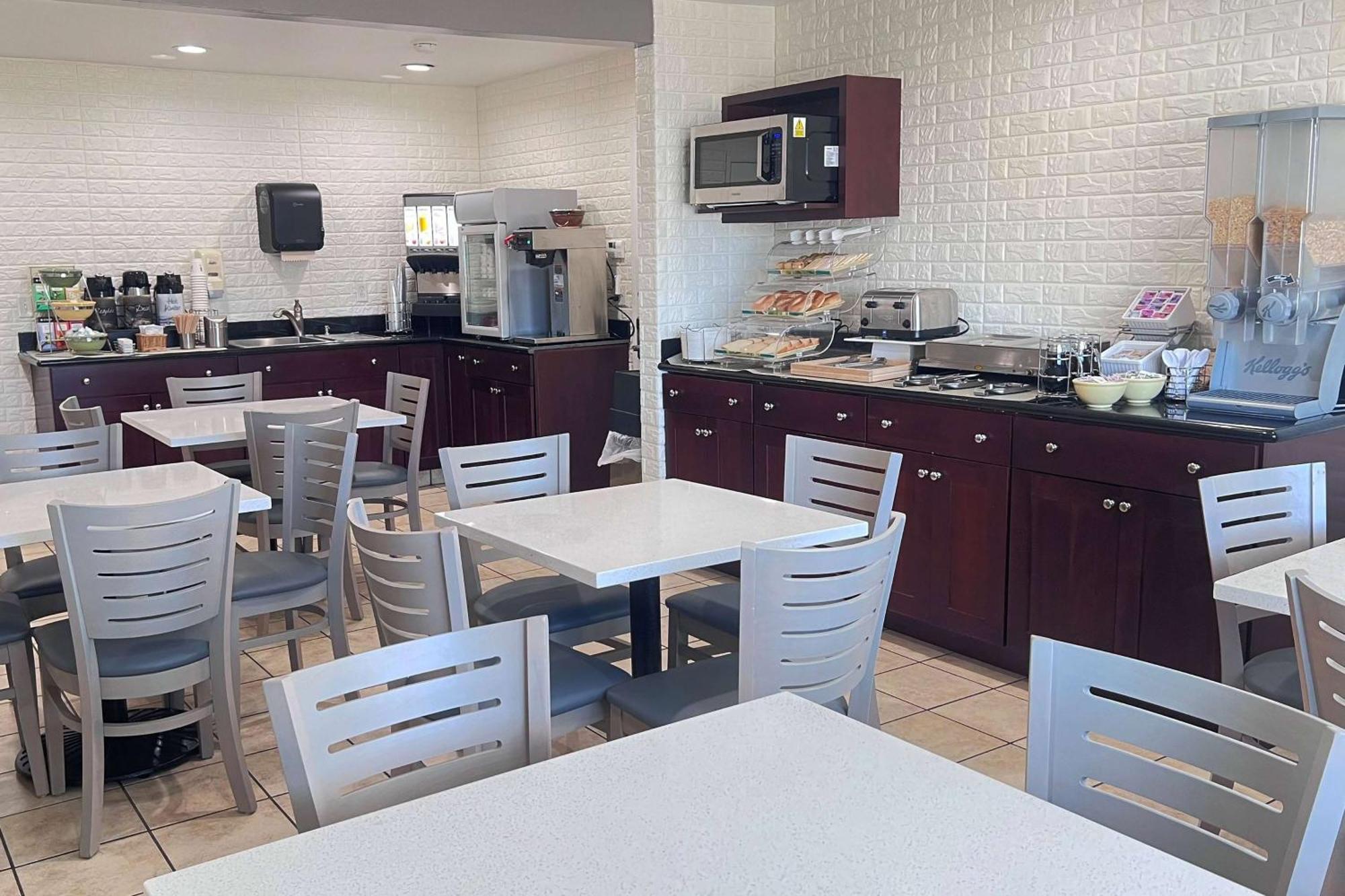 Ramada Bayside Inn & Suites Юрика Екстер'єр фото