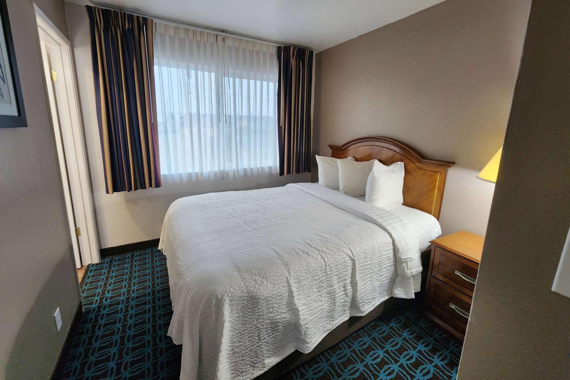 Ramada Bayside Inn & Suites Юрика Екстер'єр фото
