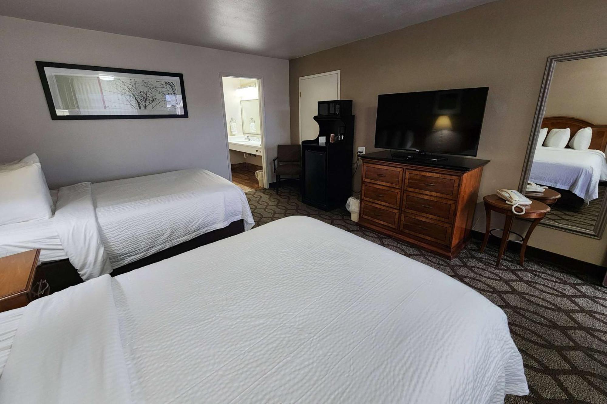 Ramada Bayside Inn & Suites Юрика Екстер'єр фото