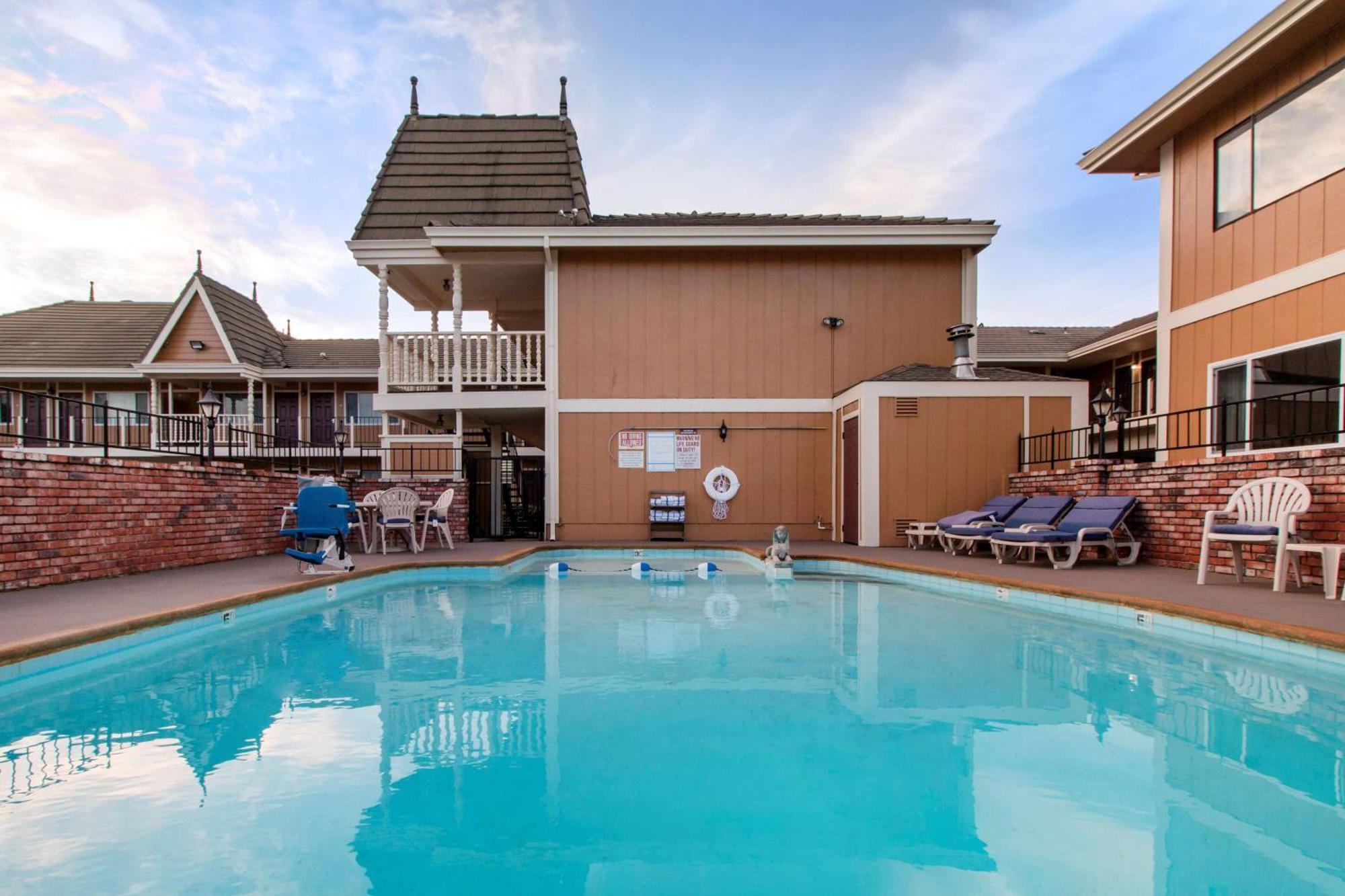Ramada Bayside Inn & Suites Юрика Екстер'єр фото