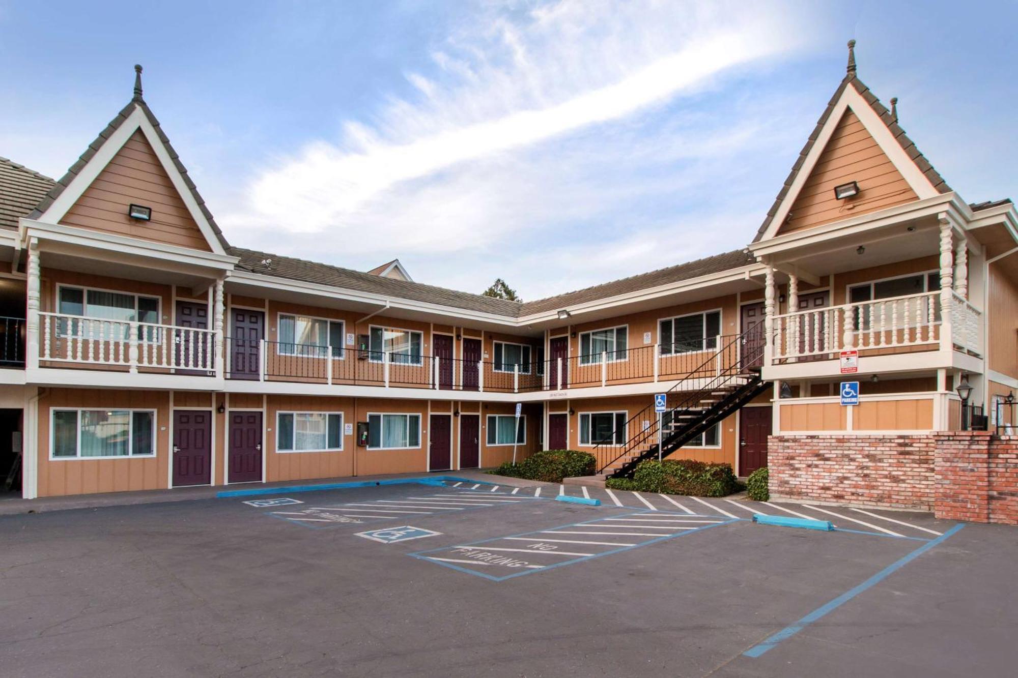 Ramada Bayside Inn & Suites Юрика Екстер'єр фото