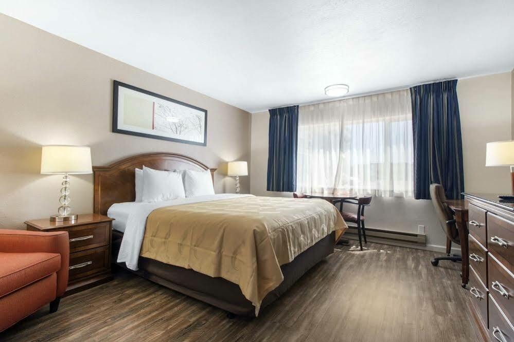 Ramada Bayside Inn & Suites Юрика Екстер'єр фото